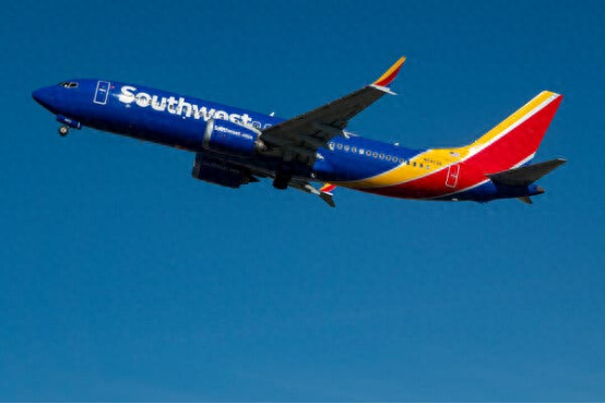 美媒:美西南航空一架波音737 Max 8型客机在高空发生“荷兰滚”现象