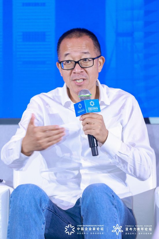 俞敏洪:一个充满活力的城市绝不是橡胶林,而是热带雨林