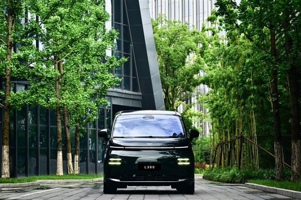 37.99万起 吉利“陆地空客”翼真L380上市:3-8座可选