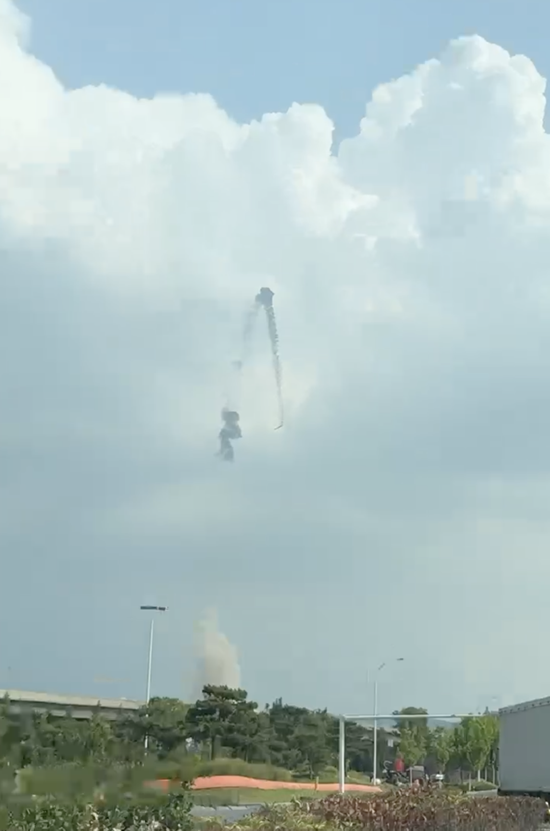 突发!火箭坠落,起火爆炸