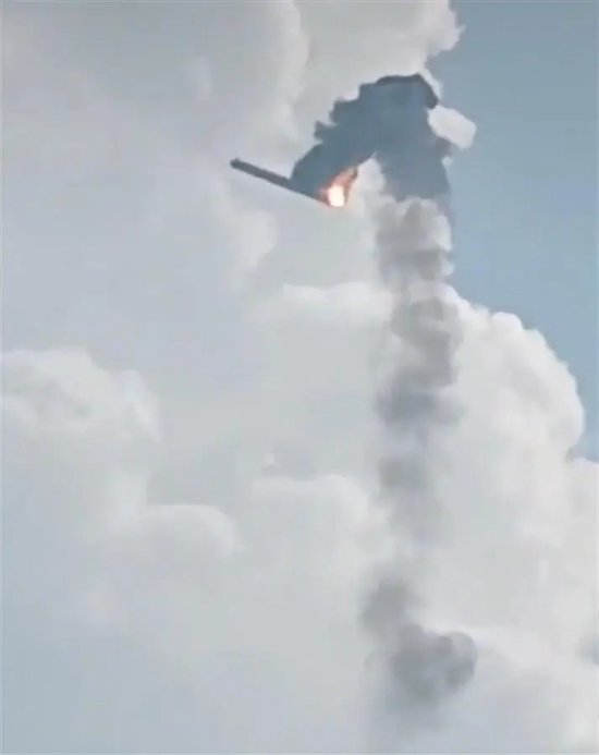 突发!火箭坠落,起火爆炸