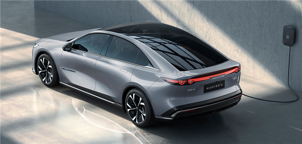 深蓝SL03平台打造!马自达EZ-6正式下线:提供增程/纯电双动力可选