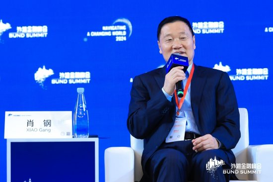 肖钢:中国金融业应用大模型不是替代人,而是赋能人