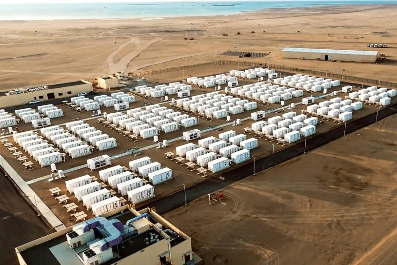 华为建立全球最大光储微网电站“红海”,平稳运行一年提供绿电超 10 亿度